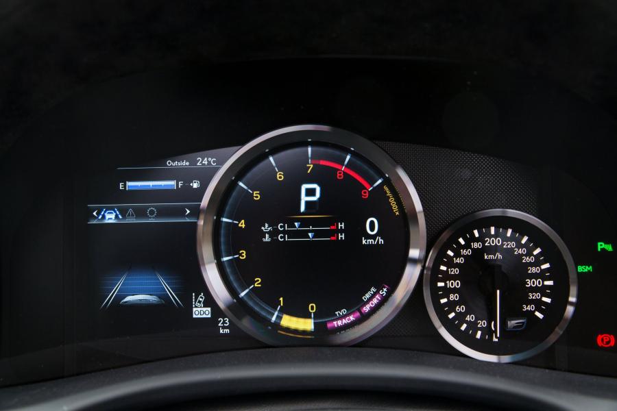  Lexus GS F 2016 года  (AU) (фото 16 из 30)